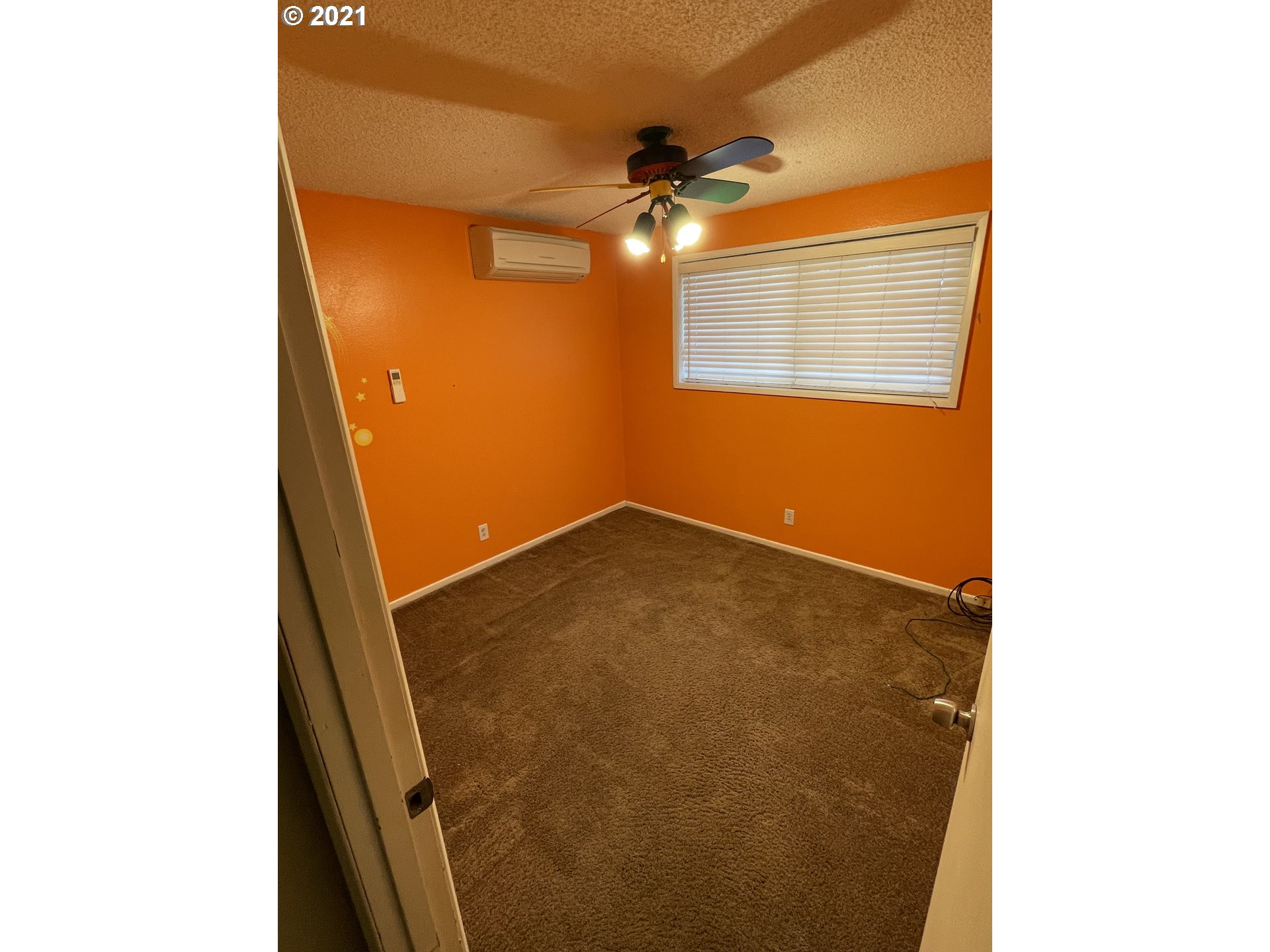 1286 Kenray Loop Springfield, OR 97477 - Photo 14 of 27 a view of a room with a window