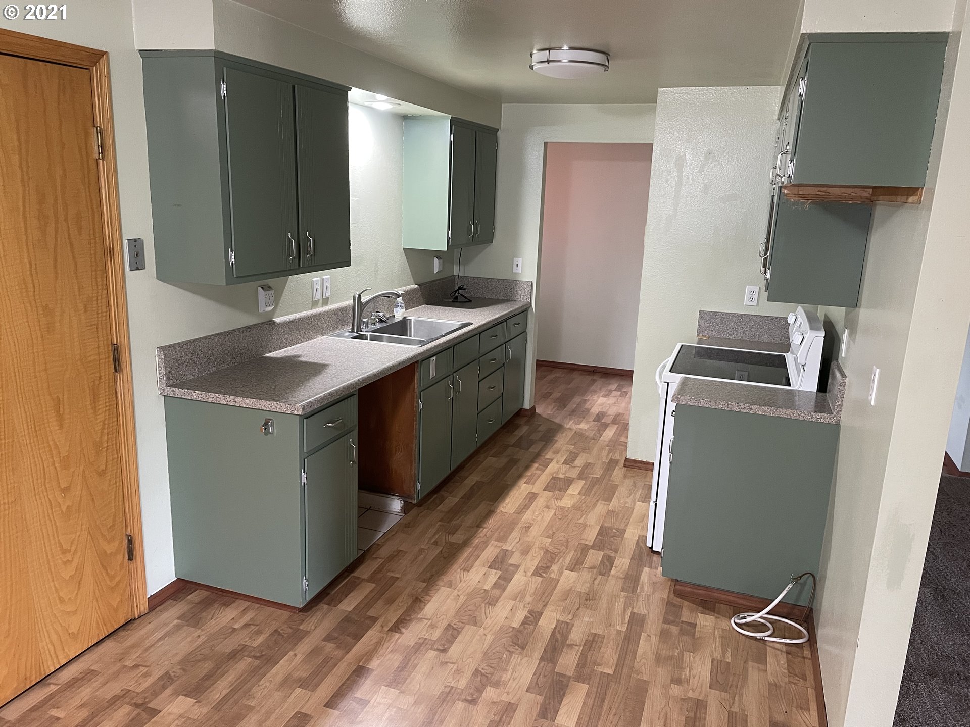 1286 Kenray Loop Springfield, OR 97477 - Photo 7 of 27 a kitchen with a sink stove and refrigerator