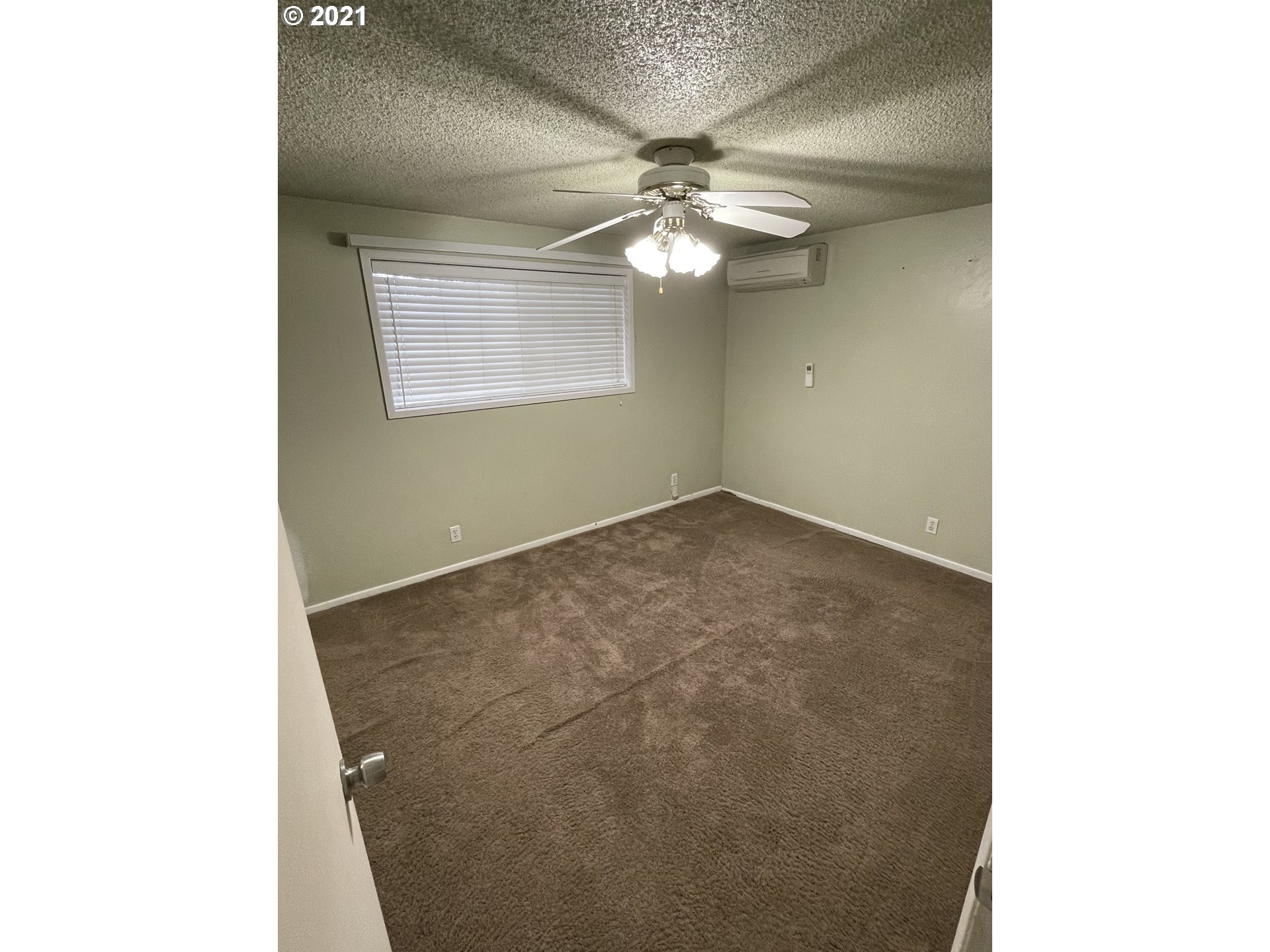 1286 Kenray Loop Springfield, OR 97477 - Photo 9 of 27 a view of an empty room with a window