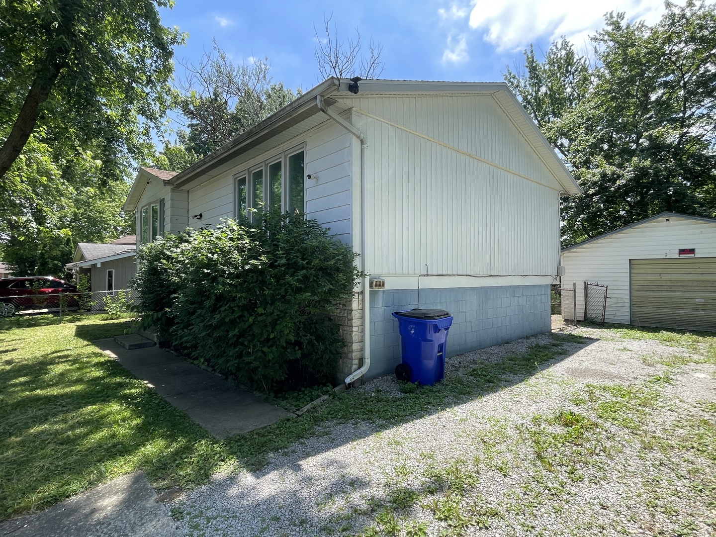 3265 East Robin Drive Decatur, IL 62526 - Photo 2 of 22