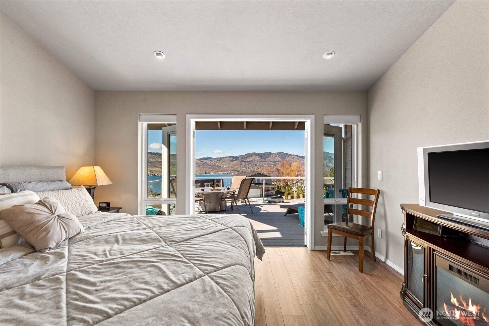 204 Stehekin Way Chelan, WA 98816 - Photo 17 of 40 a bedroom with a bed and a large window