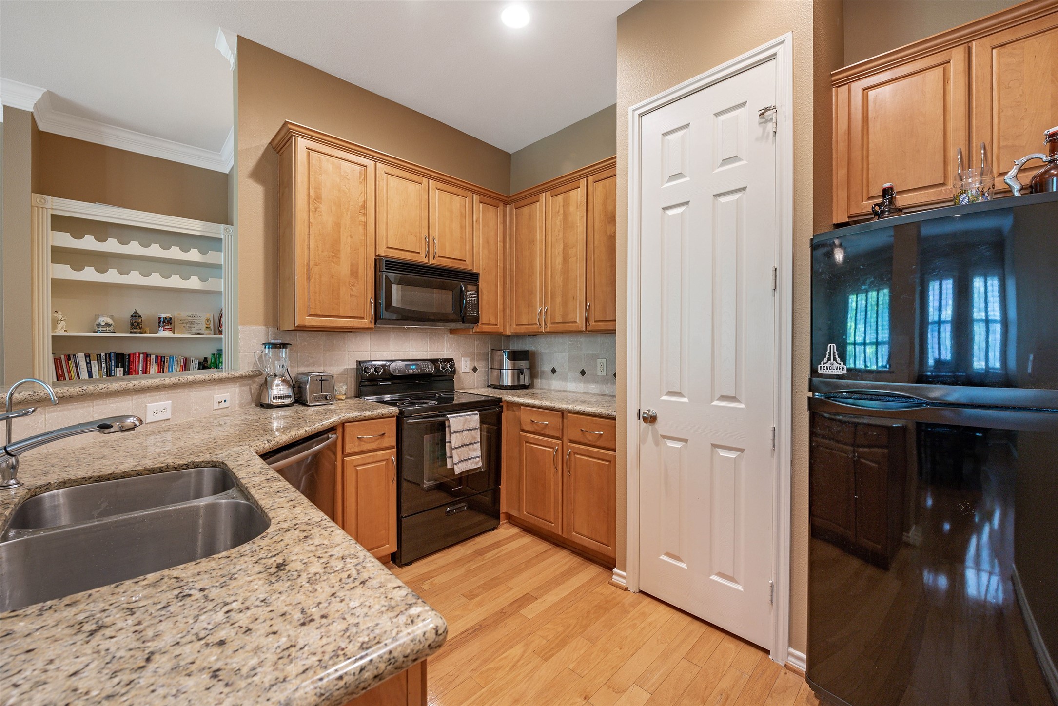2400 McCue Road, Unit 260 Houston, TX 77056 - Photo 17 of 41 a kitchen with stainless steel appliances granite countertop a stove a sink and a refrigerator