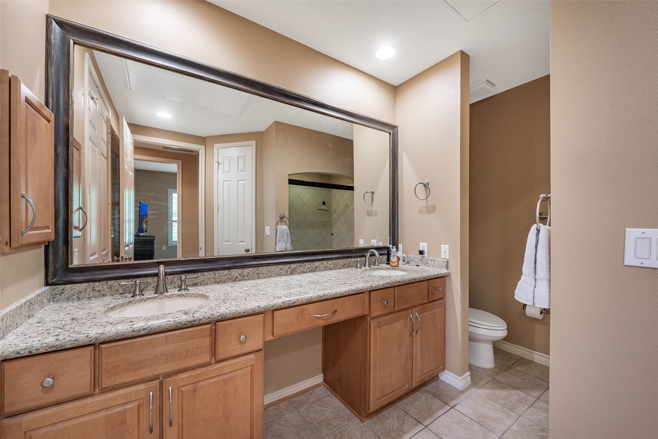 2400 McCue Road, Unit 260 Houston, TX 77056 - Photo 20 of 41 a bathroom with a granite countertop sink mirror and toilet