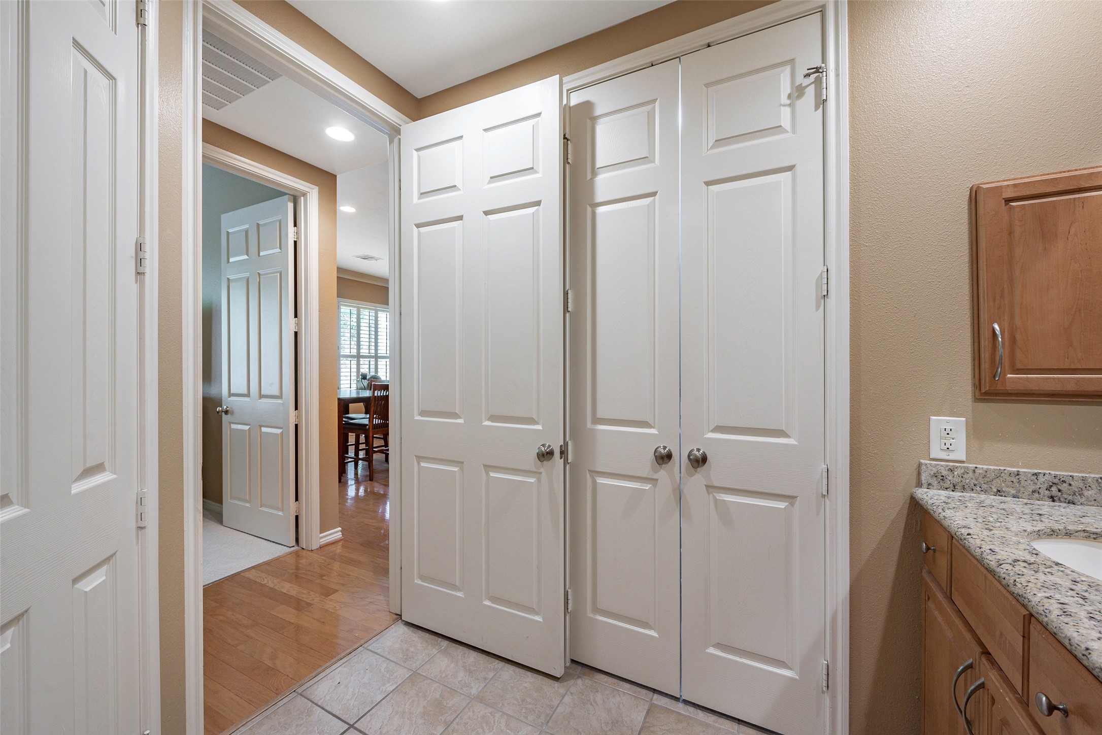 2400 McCue Road, Unit 260 Houston, TX 77056 - Photo 22 of 41