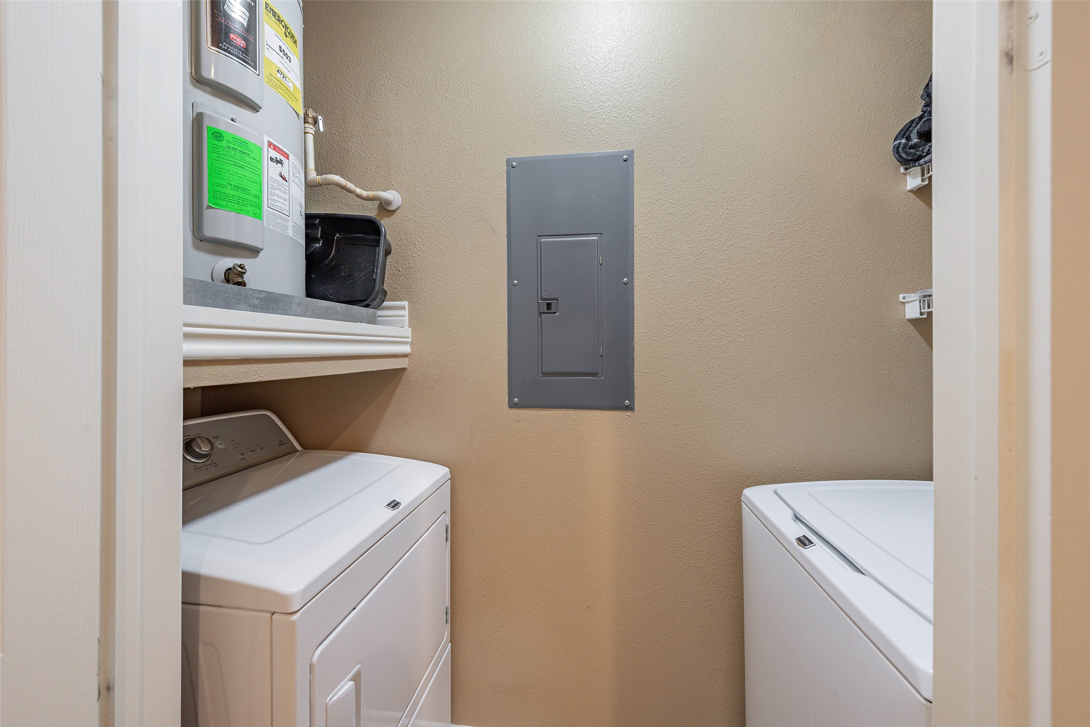 2400 McCue Road, Unit 260 Houston, TX 77056 - Photo 23 of 41 a utility room with dryer and washer