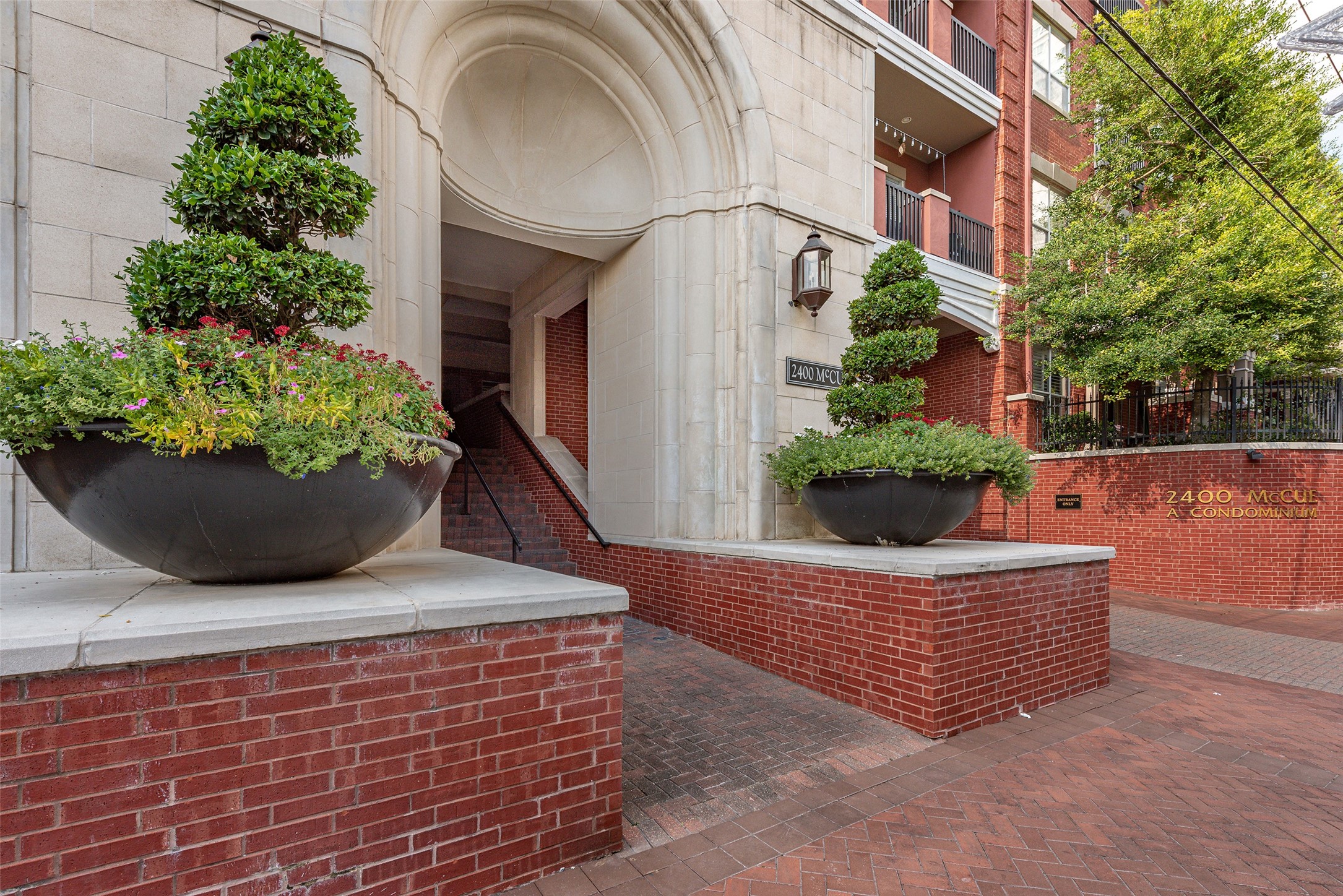 2400 McCue Road, Unit 260 Houston, TX 77056 - Photo 3 of 41 a view of brick wall with potted plant in front of house