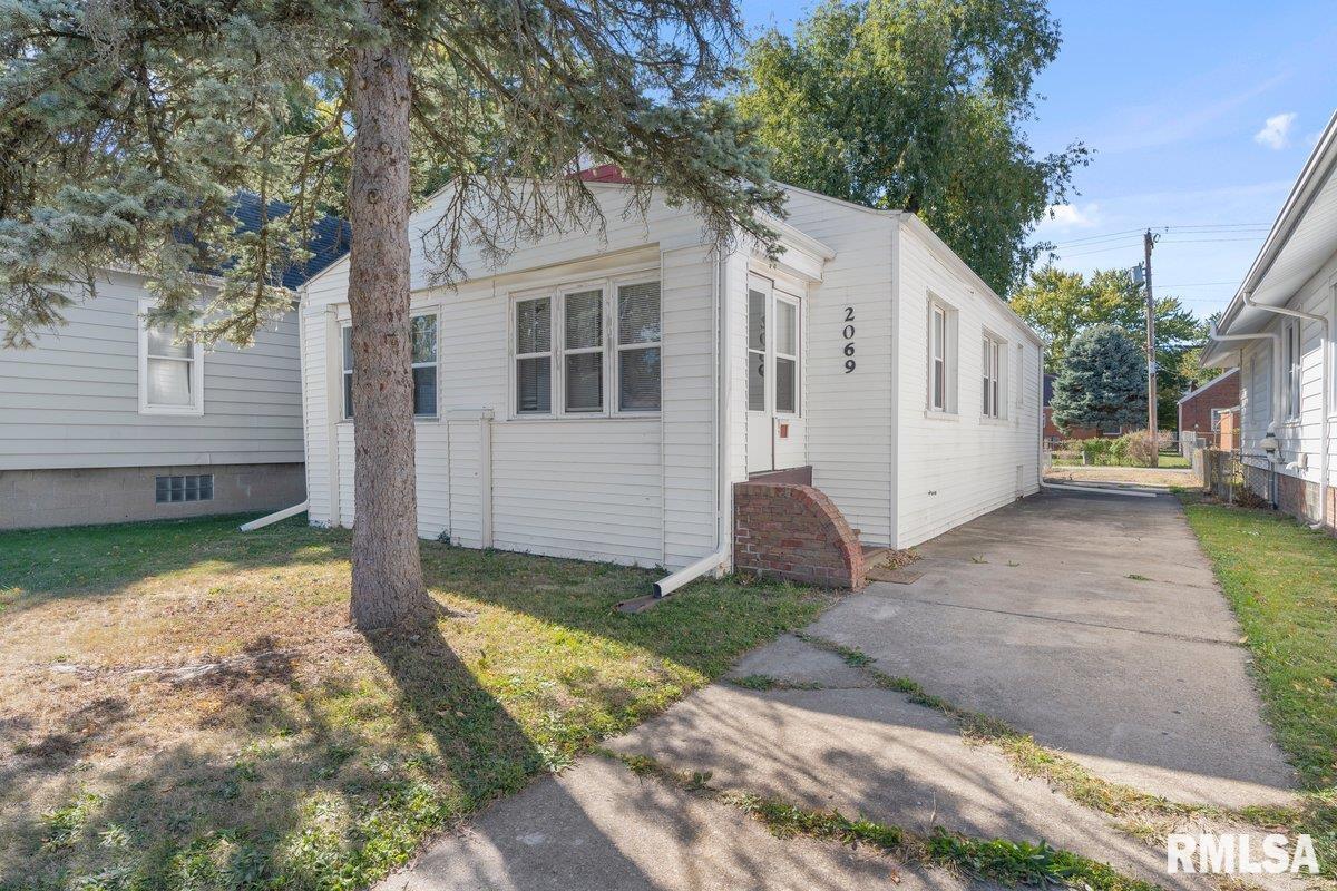 2069 North 8th Street Springfield, IL 62702 - Photo 2 of 24