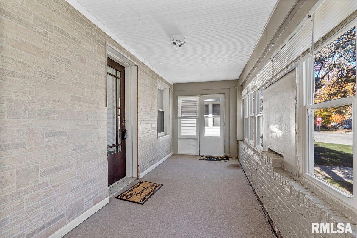 2069 North 8th Street Springfield, IL 62702 - Photo 4 of 24