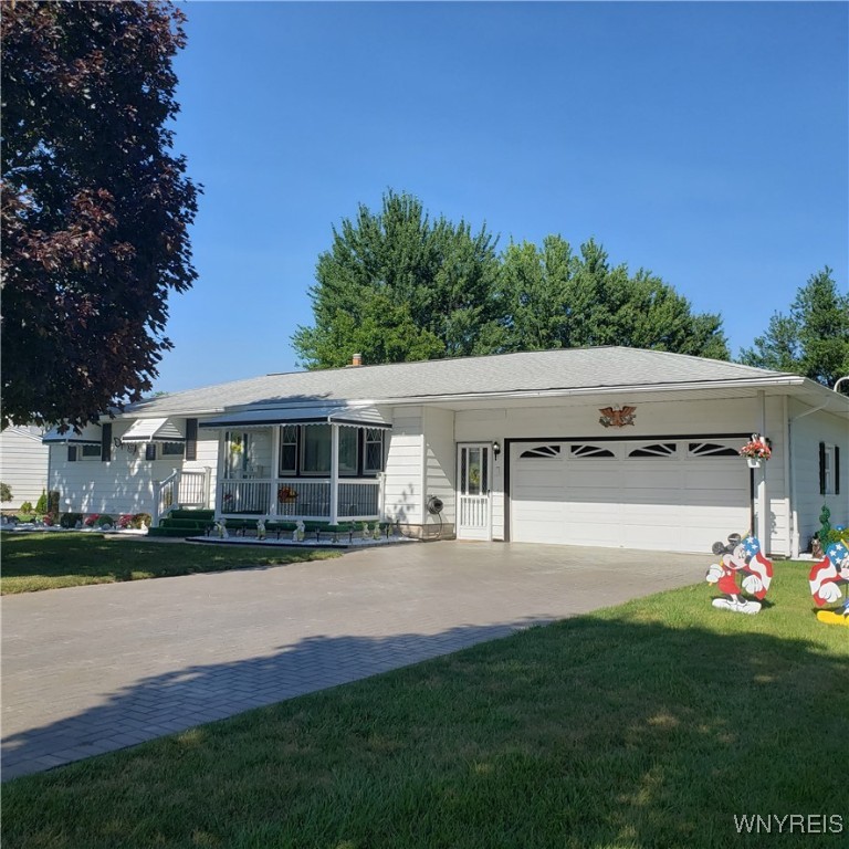 Immaculate 3 bdrm 2 bath ranch