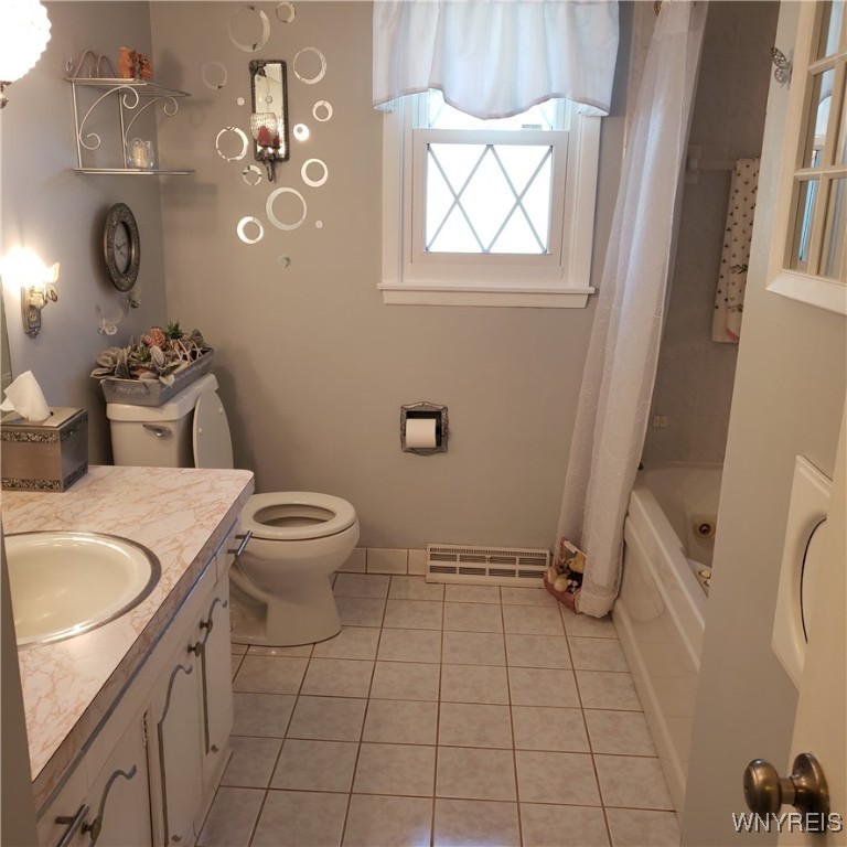 6717 Errick Road Wheatfield, NY 14120 - Photo 15 of 50 Full bath on Main floor