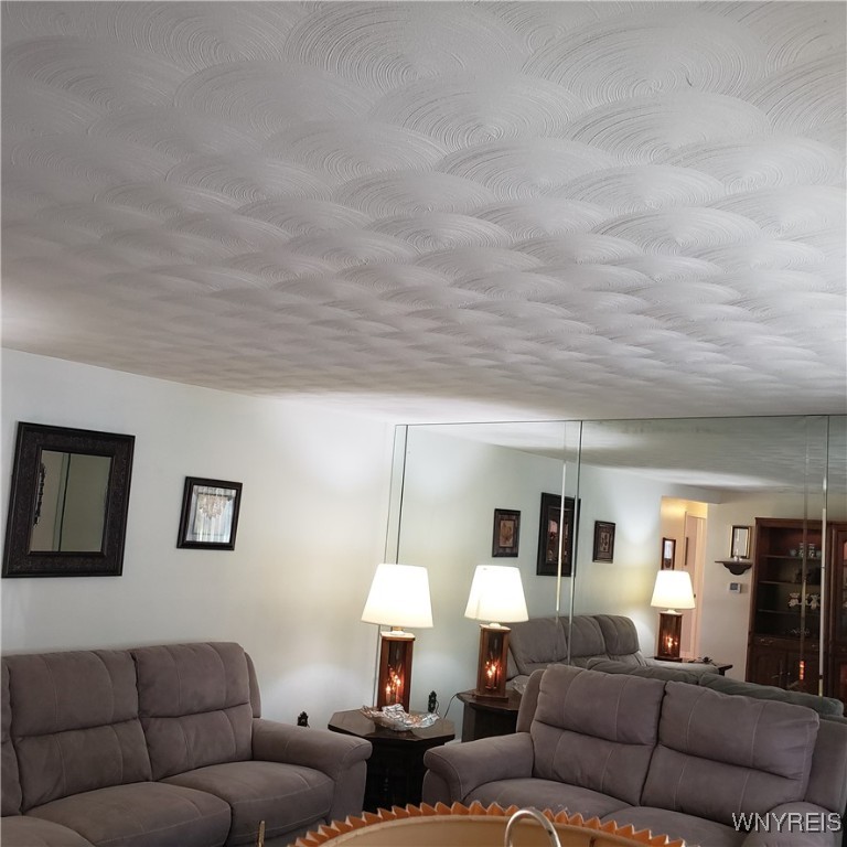 6717 Errick Road Wheatfield, NY 14120 - Photo 4 of 50