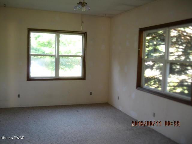 369 Butternut Road Newfoundland, PA 18445 - Photo 10 of 17 Family Room