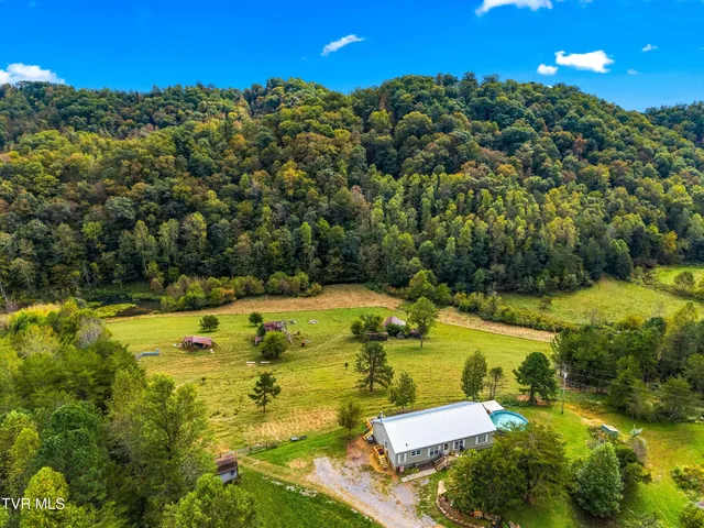 $375,000 | 195 Gene Derrick Road, Surgoinsville, TN 37873