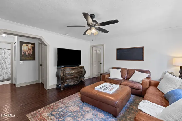 $375,000 | 195 Gene Derrick Road, Surgoinsville, TN 37873