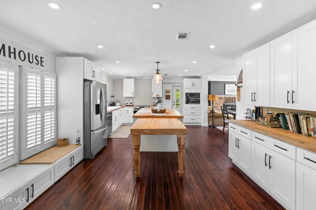 $375,000 | 195 Gene Derrick Road, Surgoinsville, TN 37873