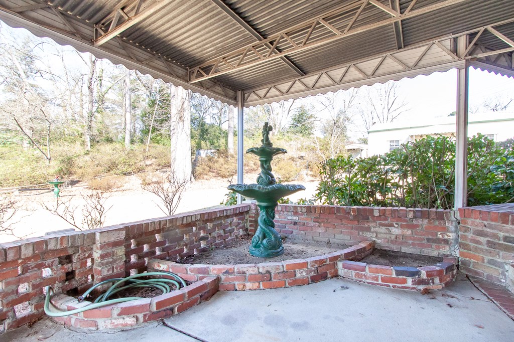 4315 Macon Road Columbus, GA 31907 - Photo 33 of 37 a outdoor space with a table and chairs