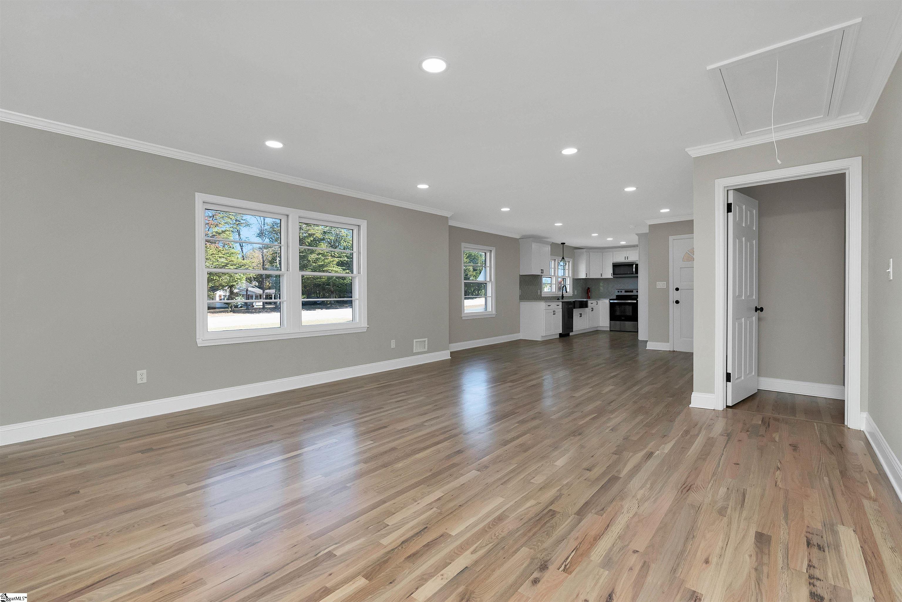 223 Farrs Bridge Road Greenville, SC 29611 - Photo 11 of 32