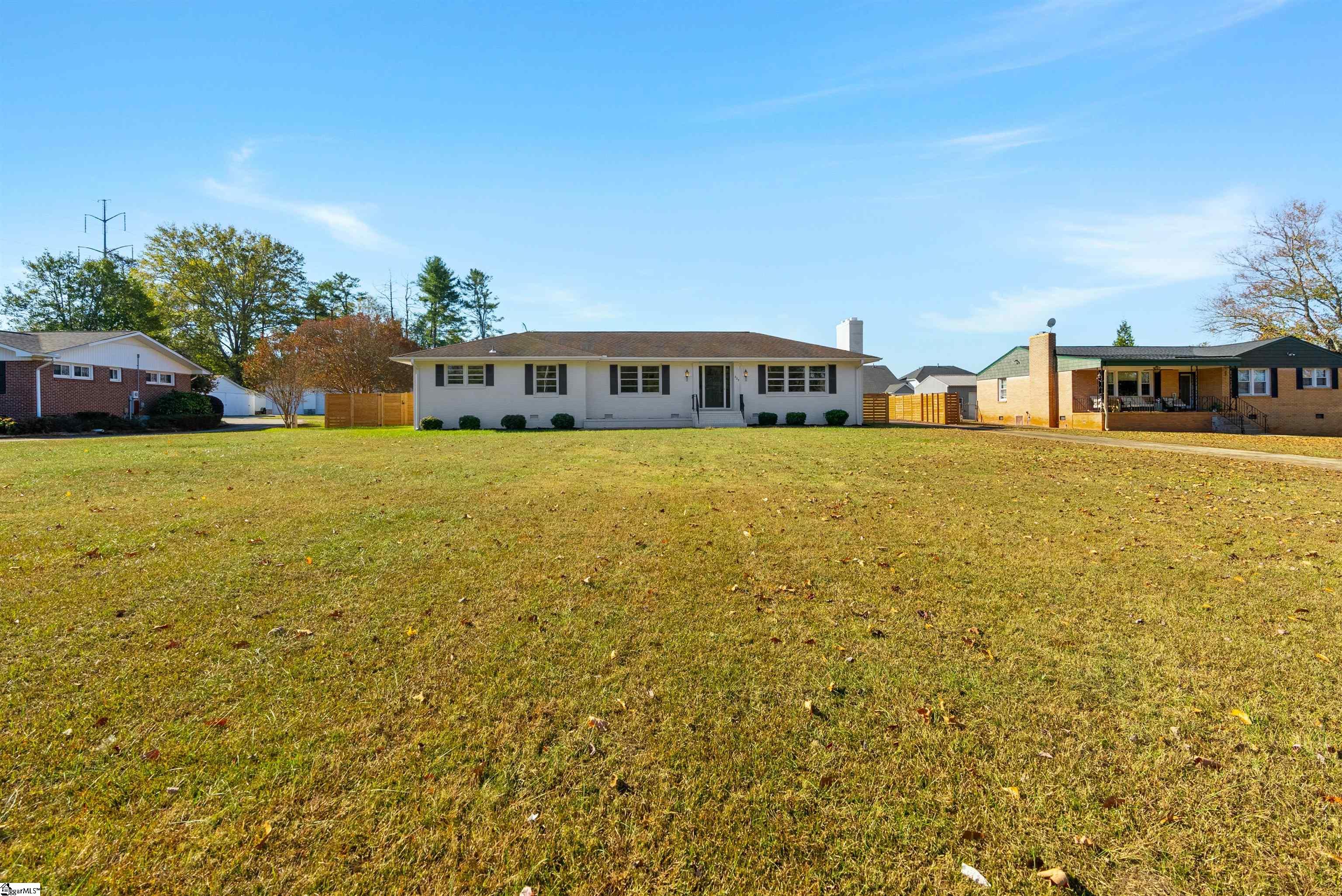 223 Farrs Bridge Road Greenville, SC 29611 - Photo 2 of 32