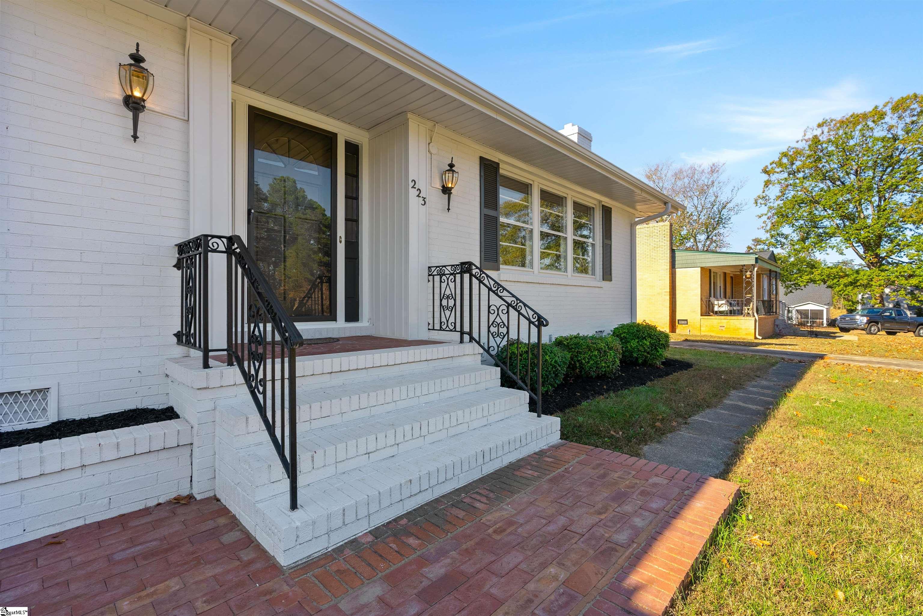 223 Farrs Bridge Road Greenville, SC 29611 - Photo 3 of 32