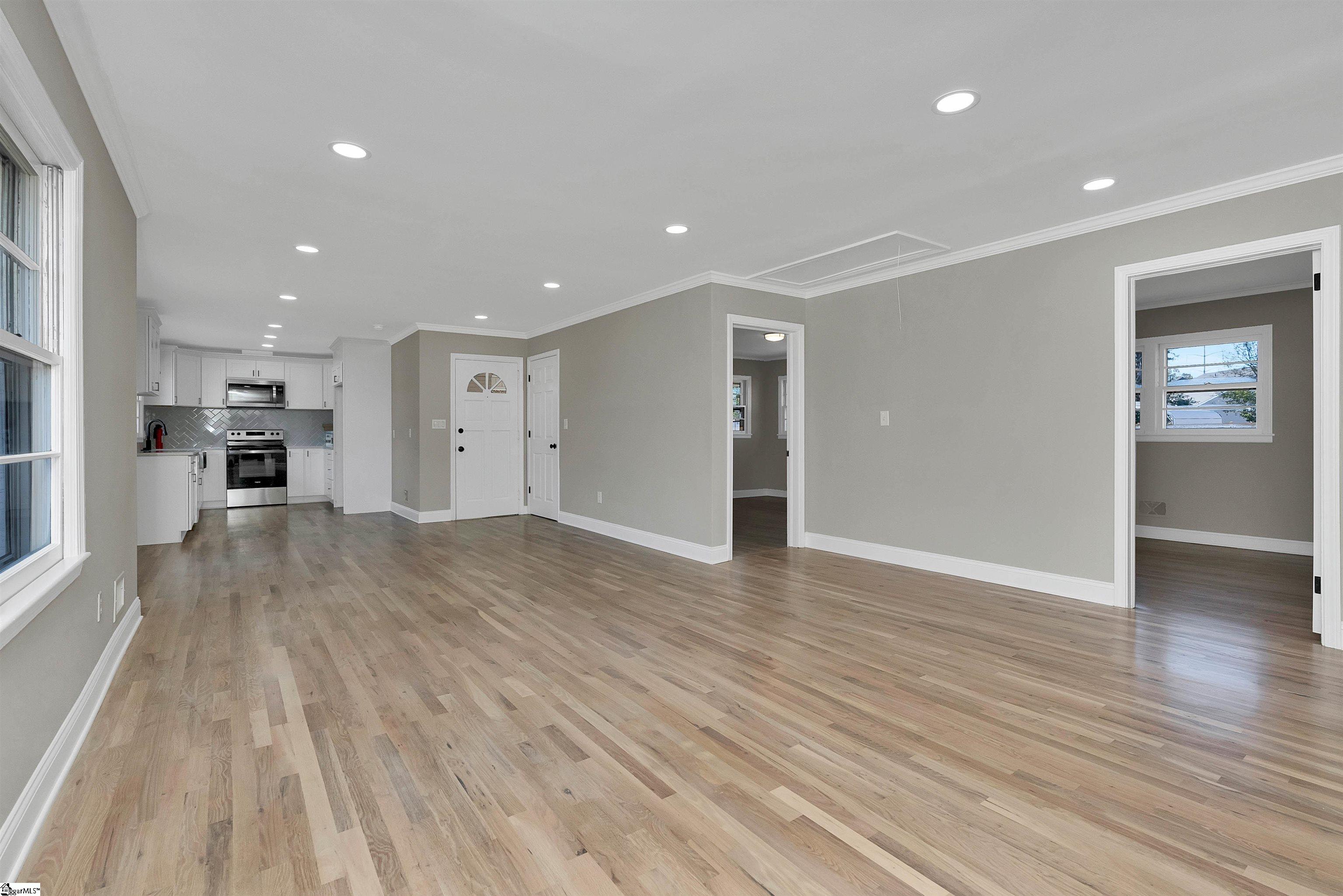223 Farrs Bridge Road Greenville, SC 29611 - Photo 5 of 32