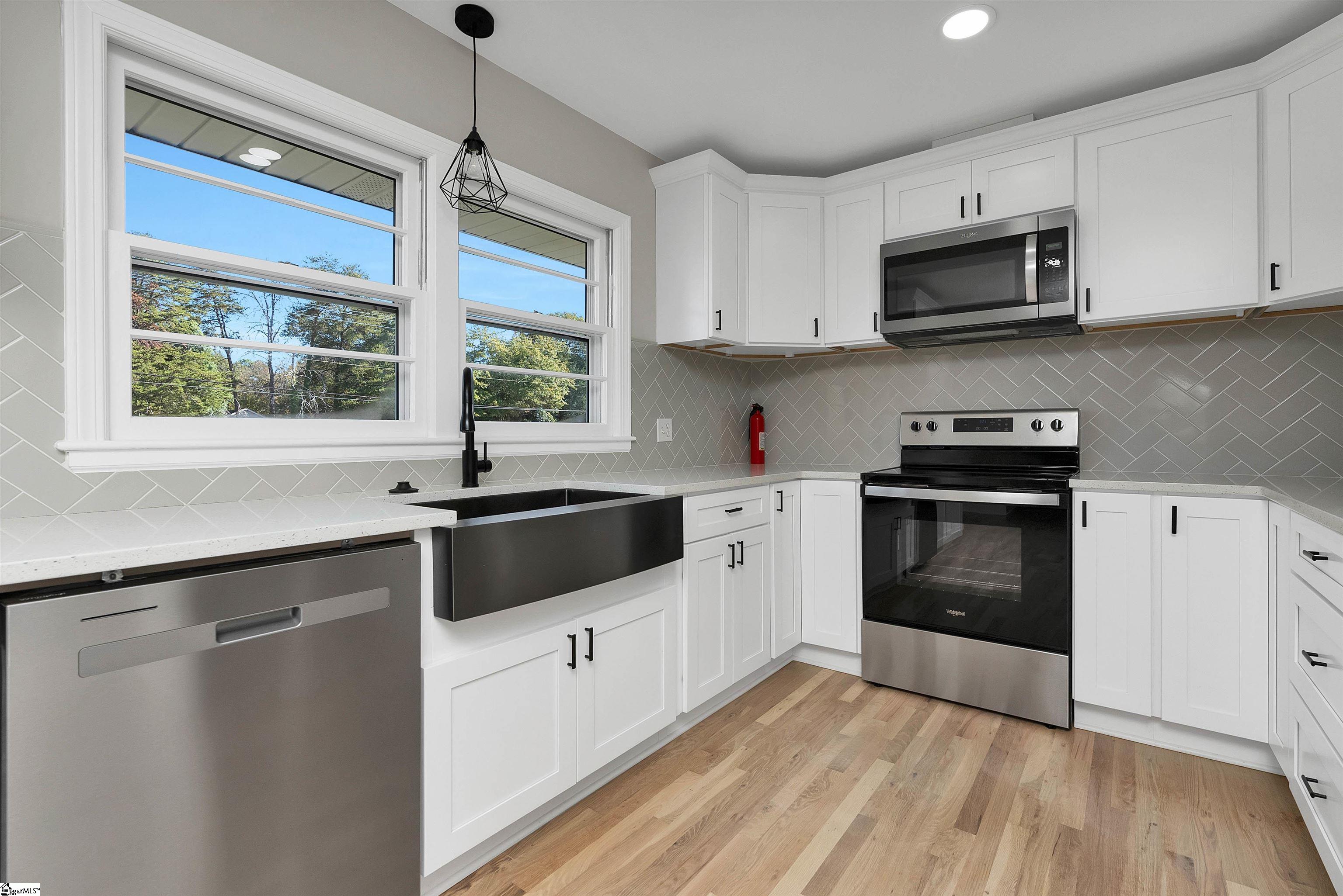 223 Farrs Bridge Road Greenville, SC 29611 - Photo 8 of 32