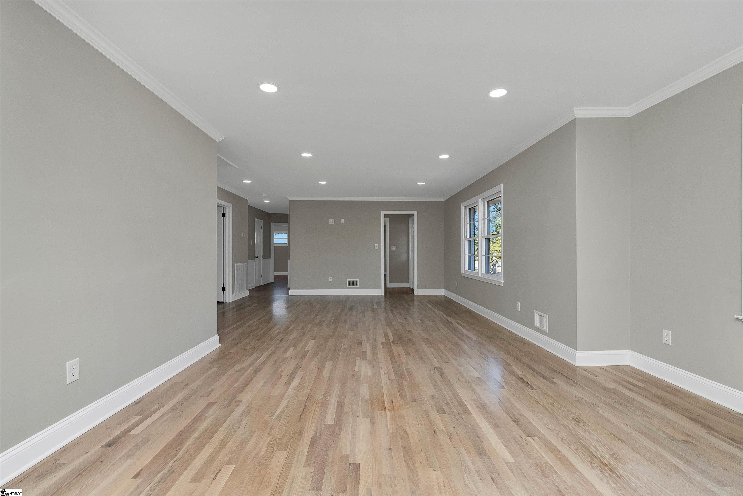 223 Farrs Bridge Road Greenville, SC 29611 - Photo 10 of 32
