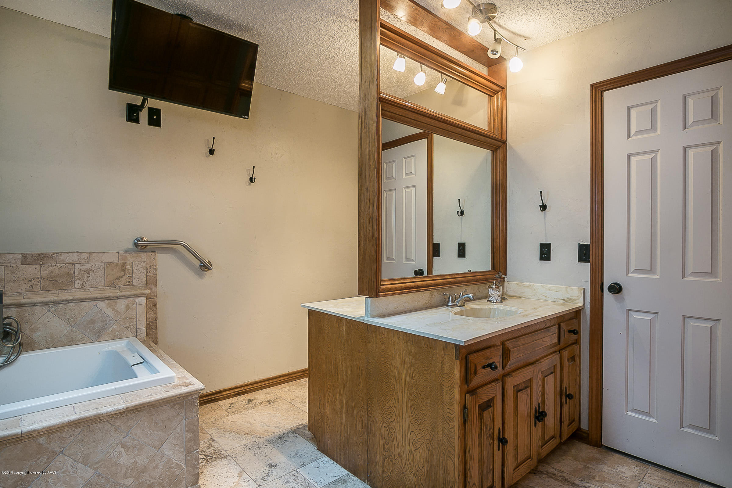 6412 Drexel Road Amarillo, TX 79109 - Photo 13 of 22 Master Bathroom