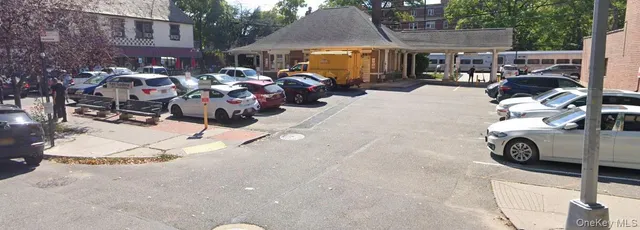 $975,000 | 118-82 Metropolitan Avenue, Unit 1B | Kew Gardens