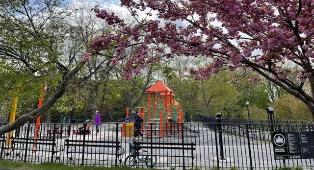 $975,000 | 118-82 Metropolitan Avenue, Unit 1B | Kew Gardens