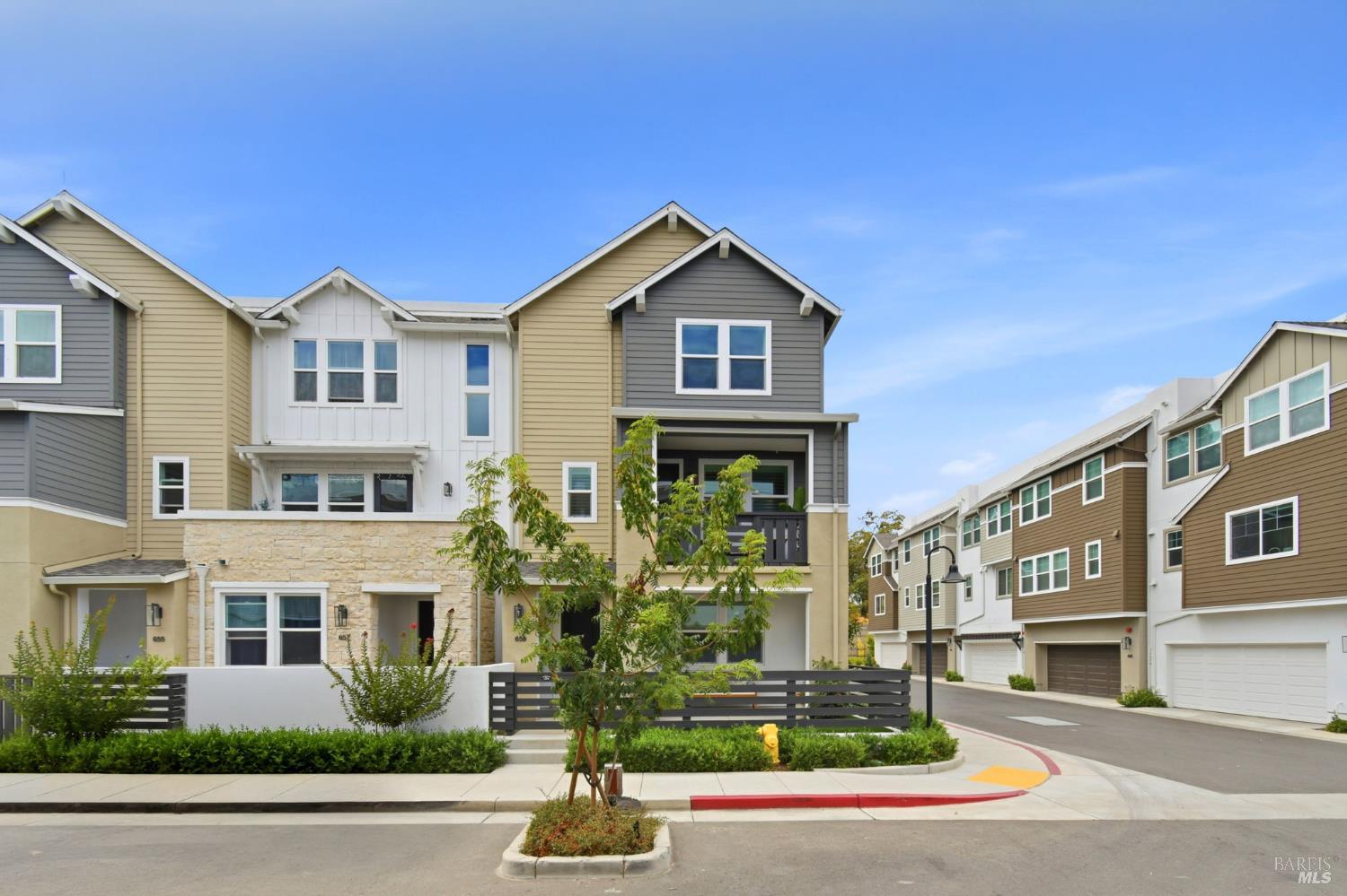 659 Semillon Lane Santa Rosa, CA 95403 - Photo 1 of 33 Gallery Image 1