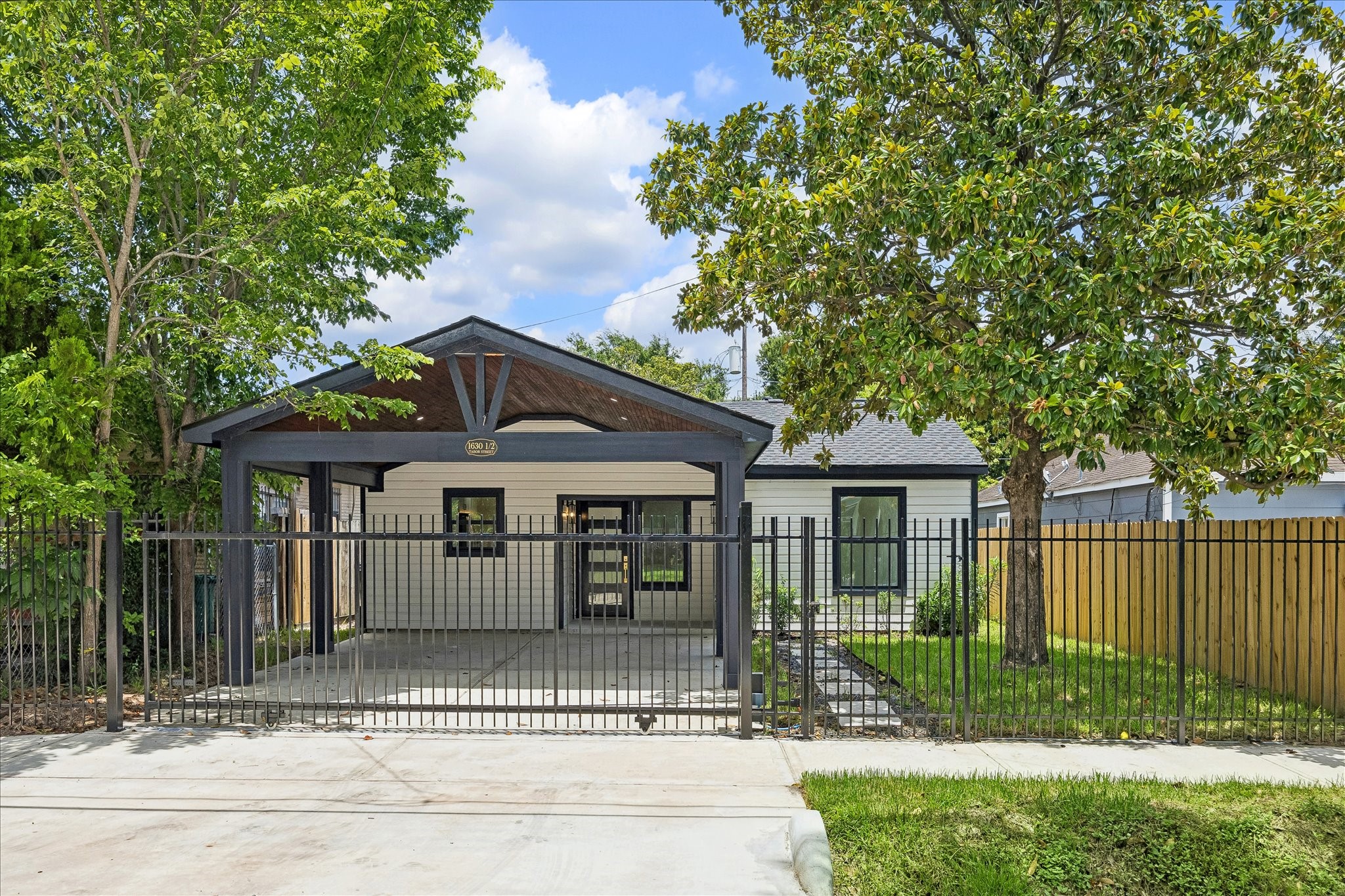 1630 Tabor Street Houston, TX 77009 - Photo 1 of 25 Your recently renovated rental home awaits with 3 beds & 2 baths inside Northwood in the Heights.