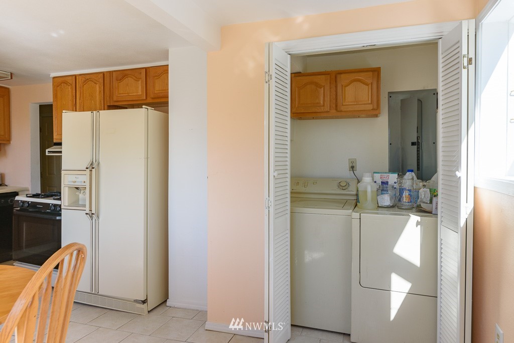 12073 Renton Avenue South Seattle, WA 98178 - Photo 11 of 25 Gallery Image 11