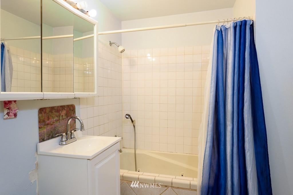 12073 Renton Avenue South Seattle, WA 98178 - Photo 14 of 25 Gallery Image 14