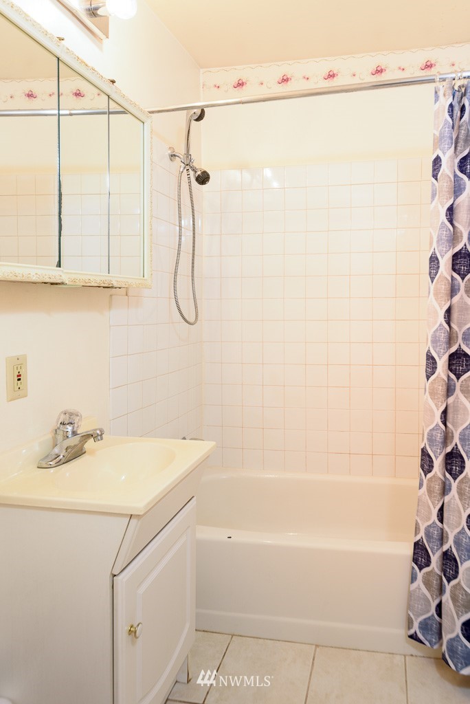 12073 Renton Avenue South Seattle, WA 98178 - Photo 17 of 25 Gallery Image 17