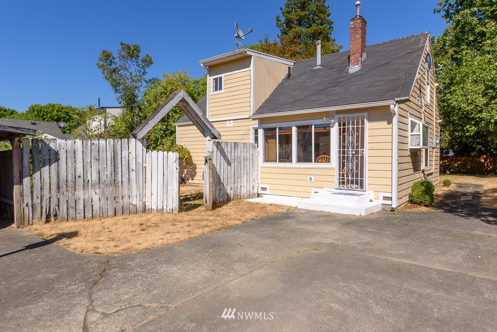 12073 Renton Avenue South Seattle, WA 98178 - Photo 20 of 25 Gallery Image 20