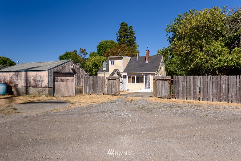 12073 Renton Avenue South Seattle, WA 98178 - Photo 23 of 25 Gallery Image 23