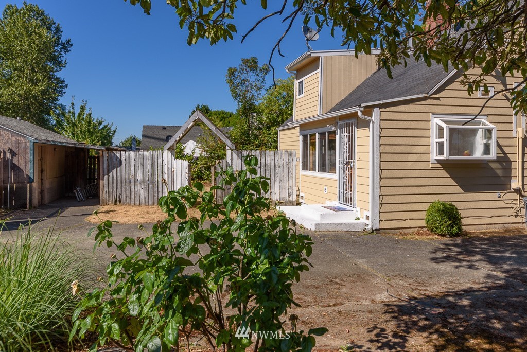12073 Renton Avenue South Seattle, WA 98178 - Photo 25 of 25 Gallery Image 25