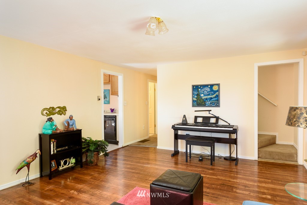 12073 Renton Avenue South Seattle, WA 98178 - Photo 5 of 25 Gallery Image 5