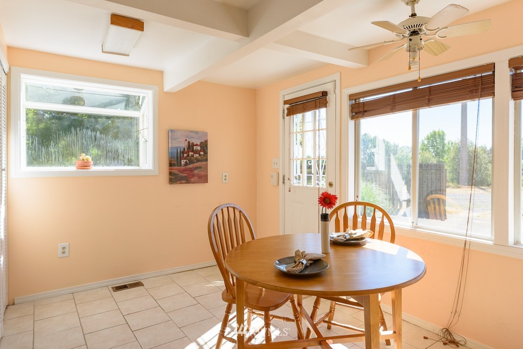 12073 Renton Avenue South Seattle, WA 98178 - Photo 9 of 25 Gallery Image 9