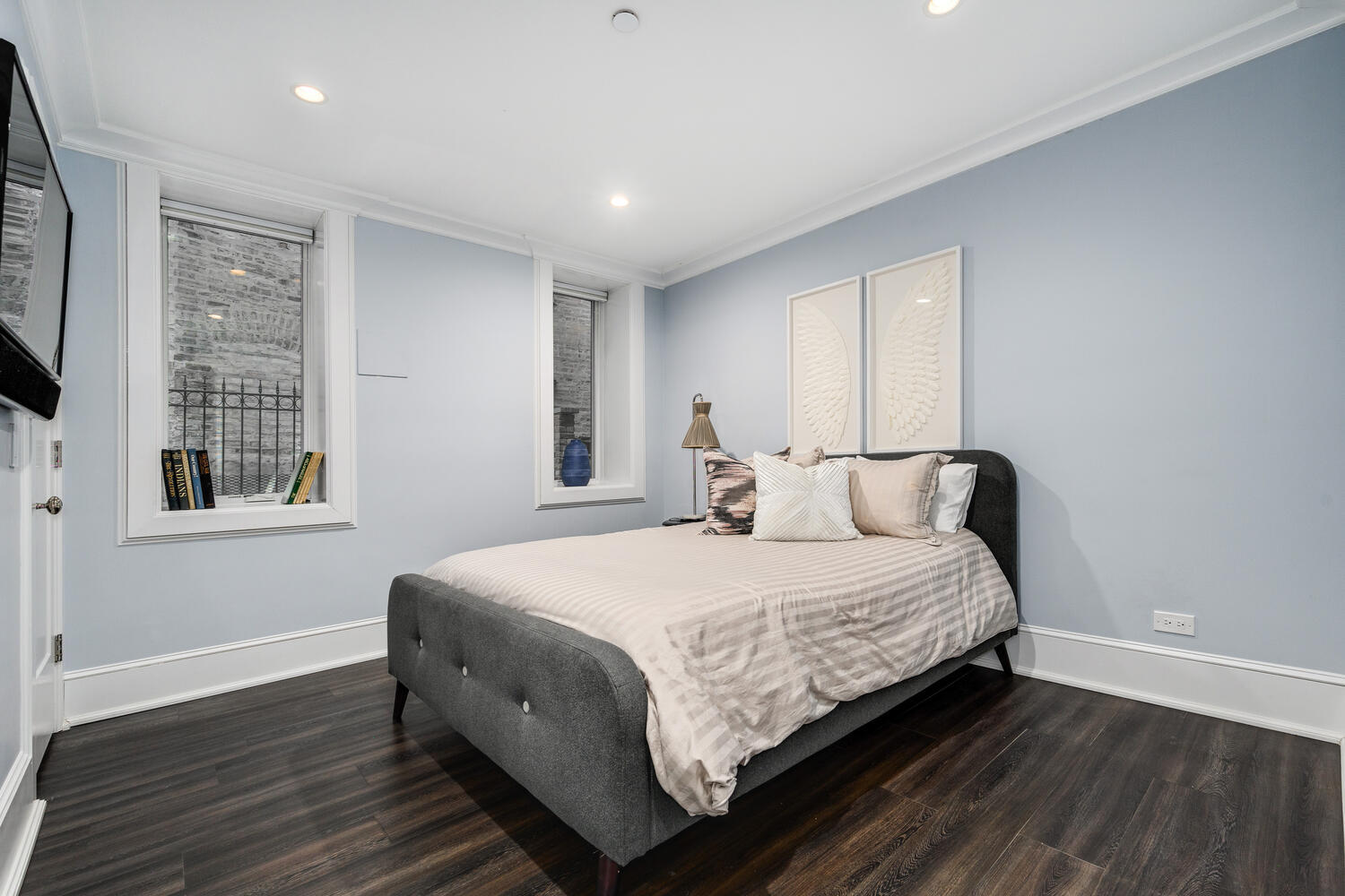 458 West Deming Place Chicago, IL 60614 - Photo 31 of 34 a bedroom with bed and window