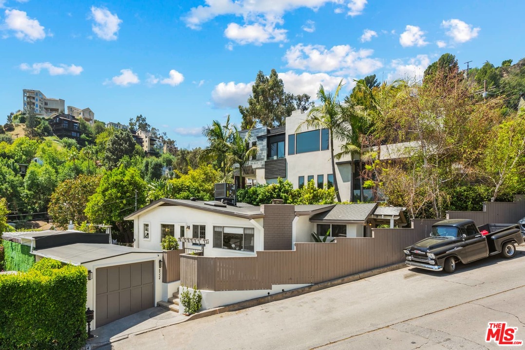 8524 Ridpath Drive Los Angeles, CA 90046 - Photo 3 of 51 Gallery Image 3