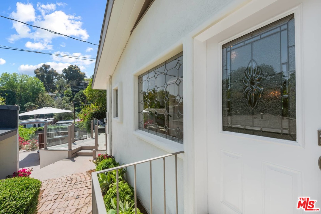 8524 Ridpath Drive Los Angeles, CA 90046 - Photo 4 of 51 Gallery Image 4