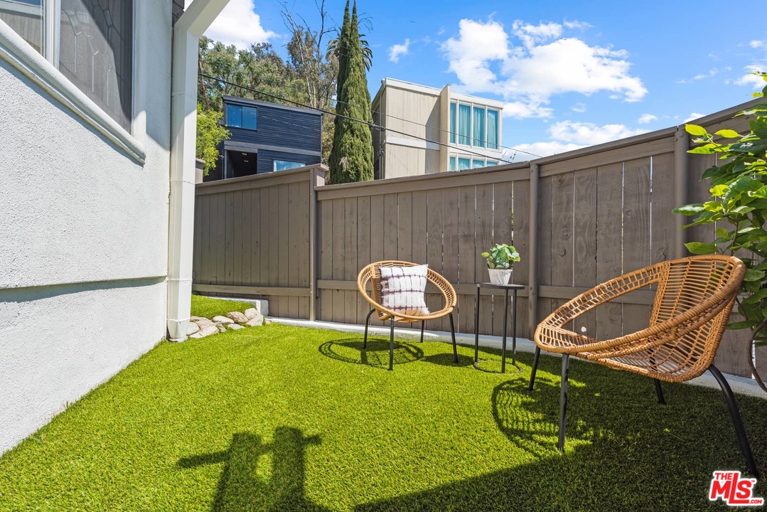 8524 Ridpath Drive Los Angeles, CA 90046 - Photo 5 of 51 Gallery Image 5