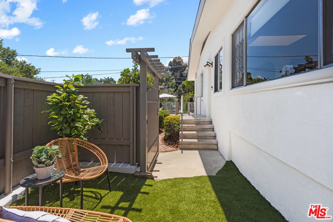 8524 Ridpath Drive Los Angeles, CA 90046 - Photo 6 of 51 Gallery Image 6
