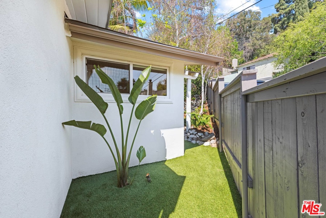8524 Ridpath Drive Los Angeles, CA 90046 - Photo 7 of 51 Gallery Image 7