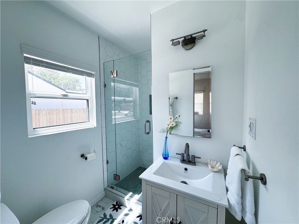 2817 Easy Avenue Long Beach, CA 90810 - Photo 16 of 33