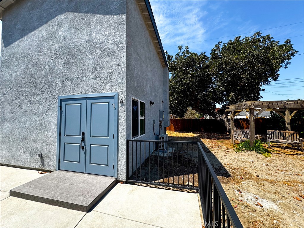 2817 Easy Avenue Long Beach, CA 90810 - Photo 25 of 33