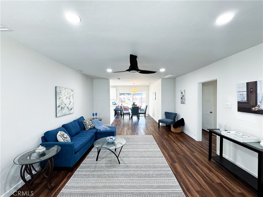 2817 Easy Avenue Long Beach, CA 90810 - Photo 6 of 33 large living area