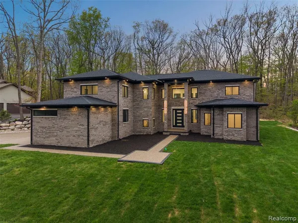 $1,599,900 | 6675 College Park, Clarkston, MI 48346