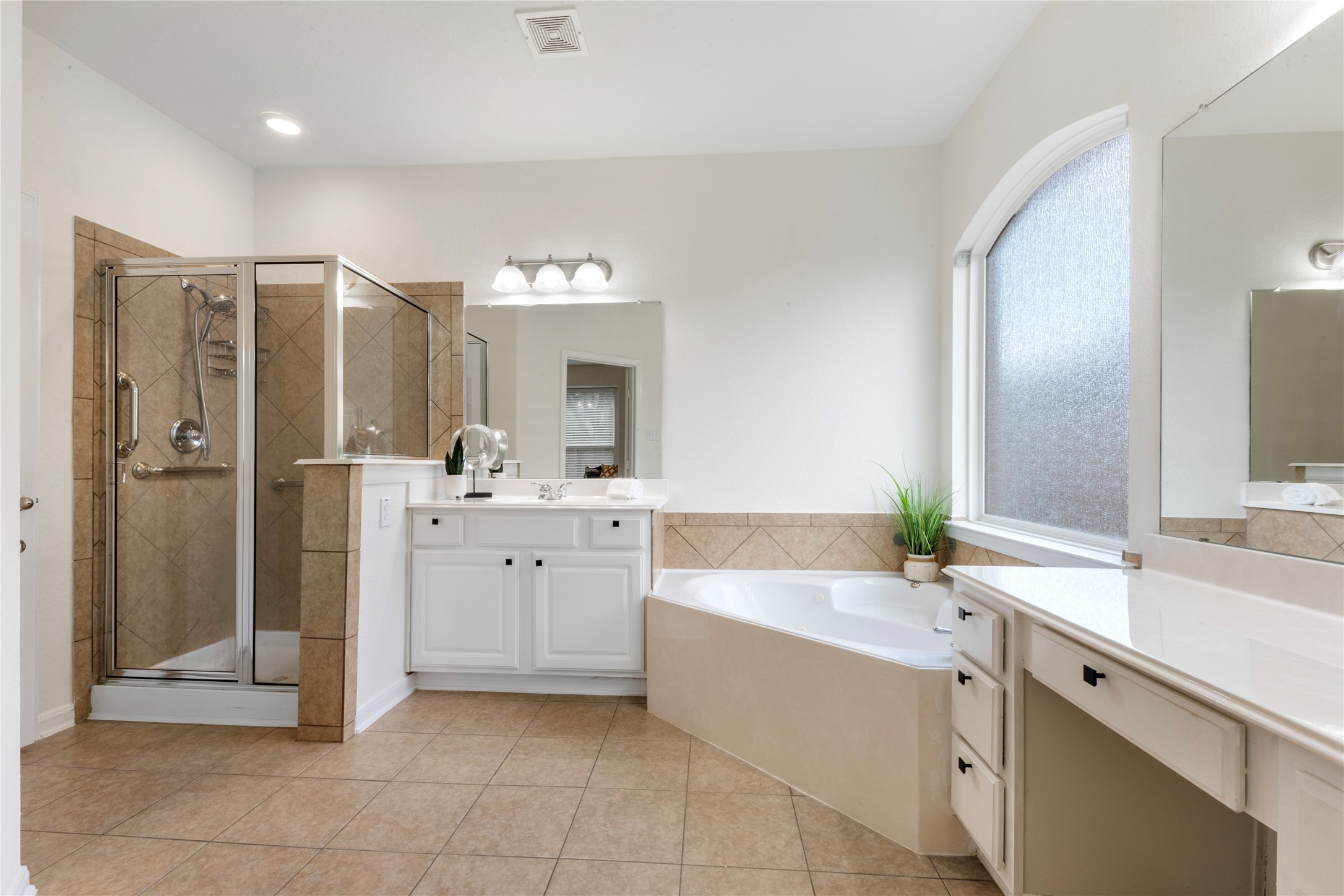 9535 Empress Crossing Drive Spring, TX 77379 - Photo 10 of 45 Neutral tones in primary bath provide a fresh pallet with any decor.